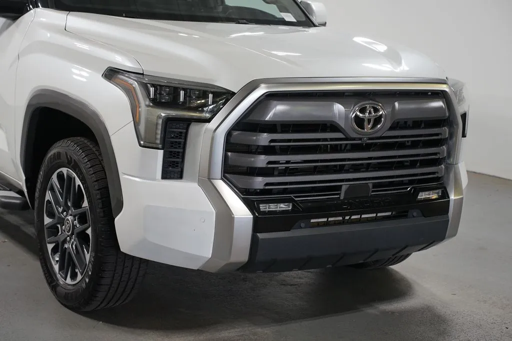 2022 Toyota Tundra Limited thumbnail 4