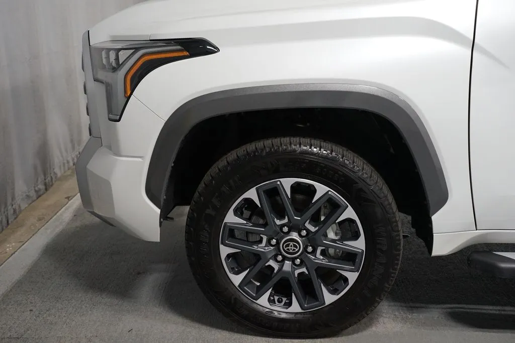 2022 Toyota Tundra Limited thumbnail 5