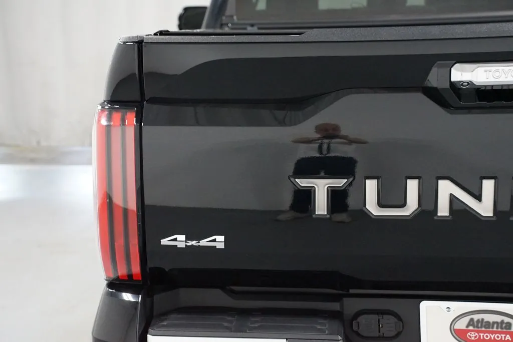 2022 Toyota Tundra Limited thumbnail 10