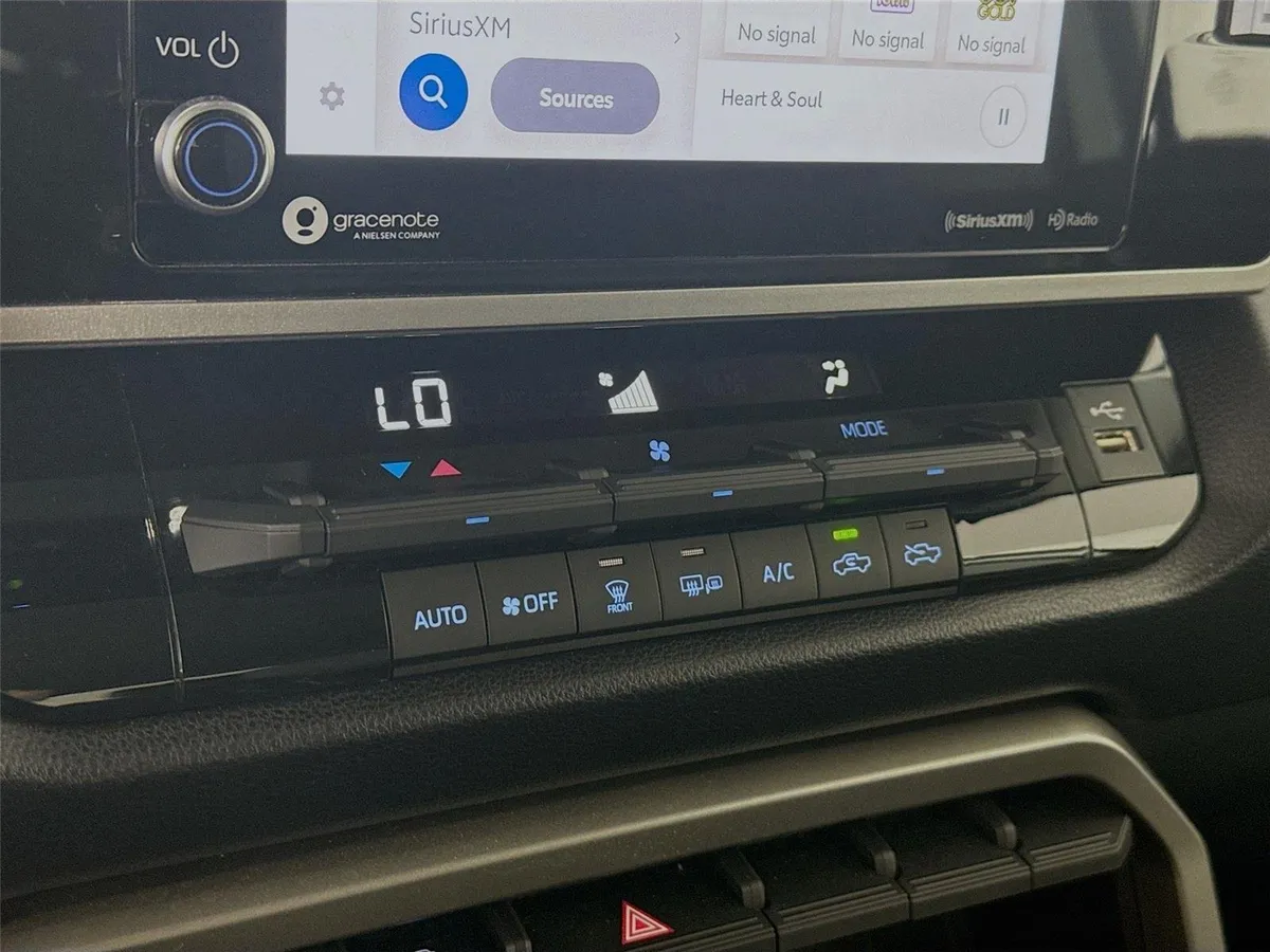 2022 Toyota Tundra SR5 thumbnail 26