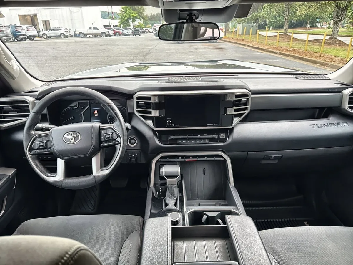 2022 Toyota Tundra SR5 thumbnail 17