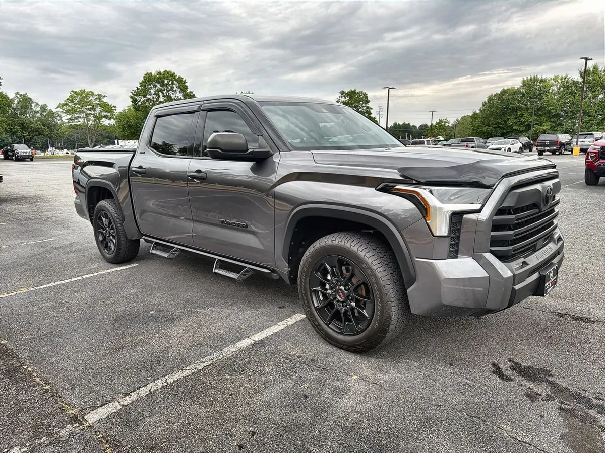 2022 Toyota Tundra SR5 thumbnail 2