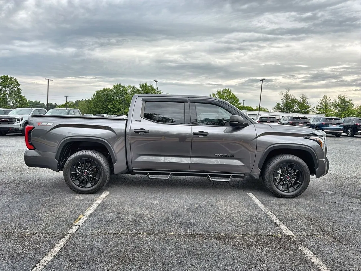 2022 Toyota Tundra SR5 thumbnail 9