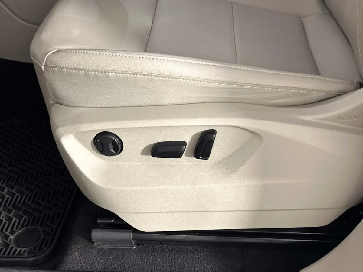 2022 Volkswagen Atlas 3.6L V6 SE w/Technology thumbnail 10