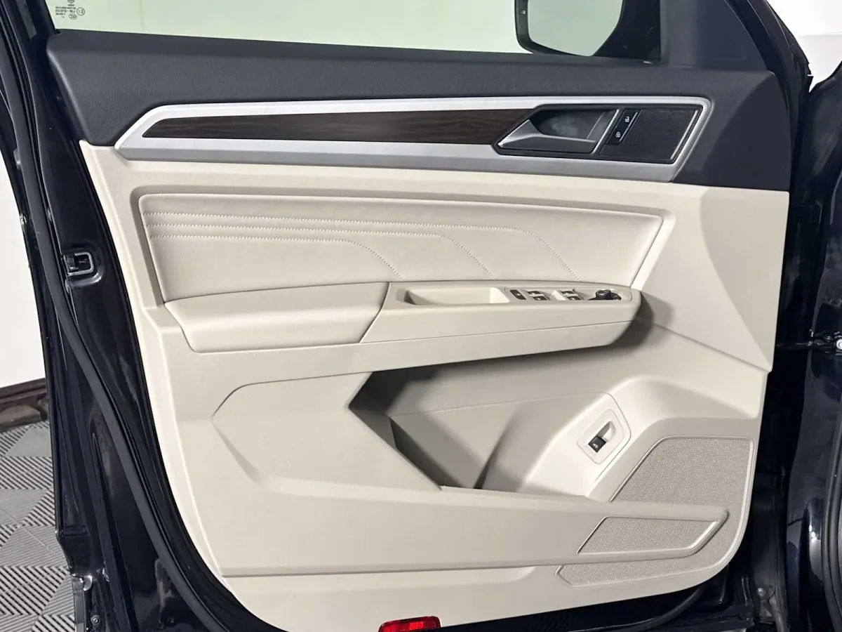 2022 Volkswagen Atlas 3.6L V6 SE w/Technology thumbnail 11