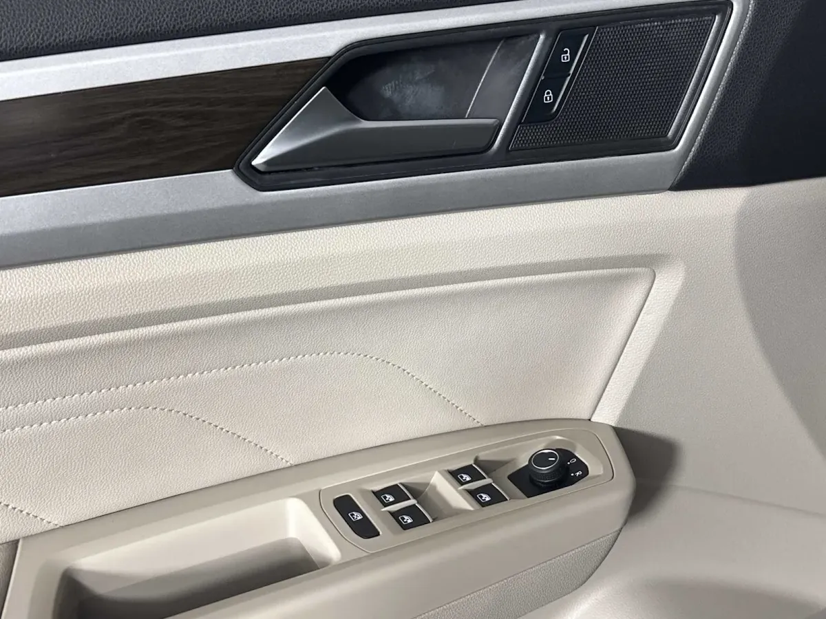 2022 Volkswagen Atlas 3.6L V6 SE w/Technology thumbnail 12