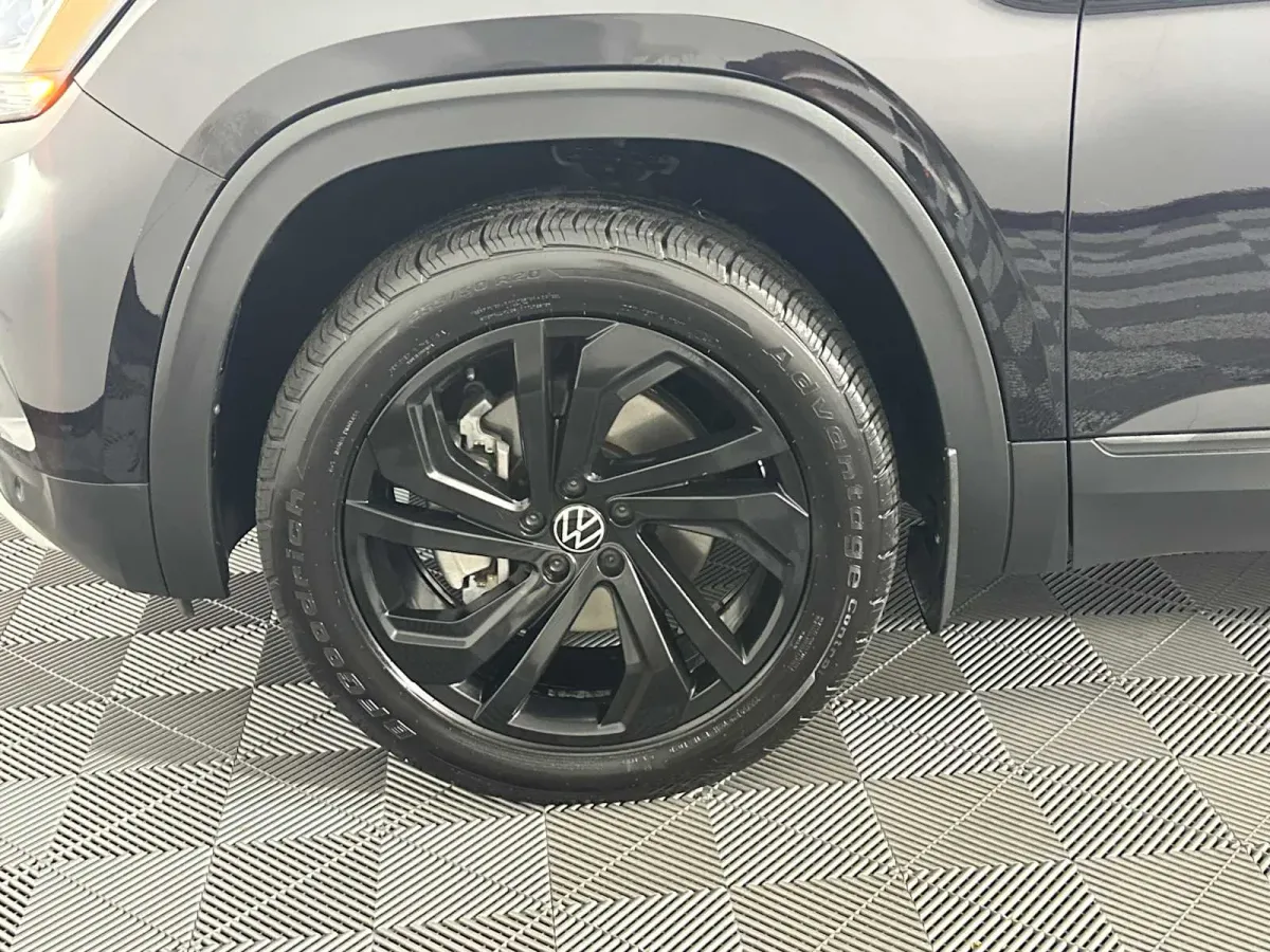2022 Volkswagen Atlas 3.6L V6 SE w/Technology thumbnail 13