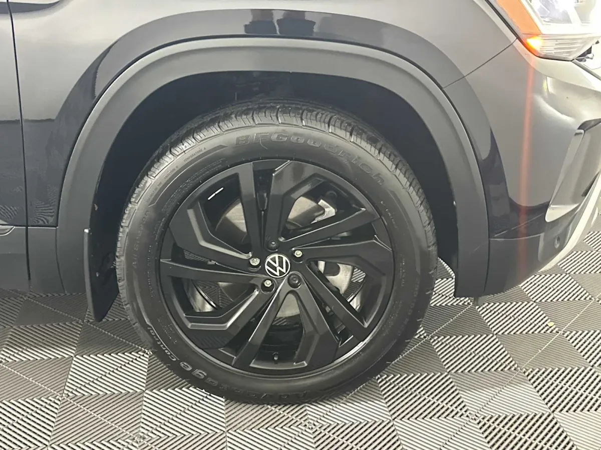 2022 Volkswagen Atlas 3.6L V6 SE w/Technology thumbnail 15