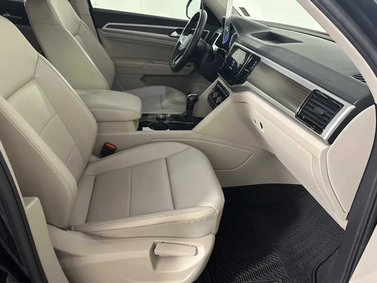 2022 Volkswagen Atlas 3.6L V6 SE w/Technology thumbnail 16