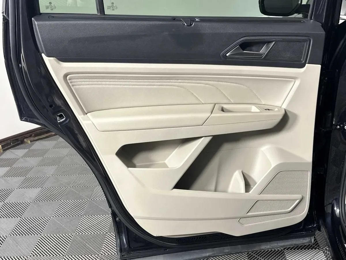 2022 Volkswagen Atlas 3.6L V6 SE w/Technology thumbnail 24