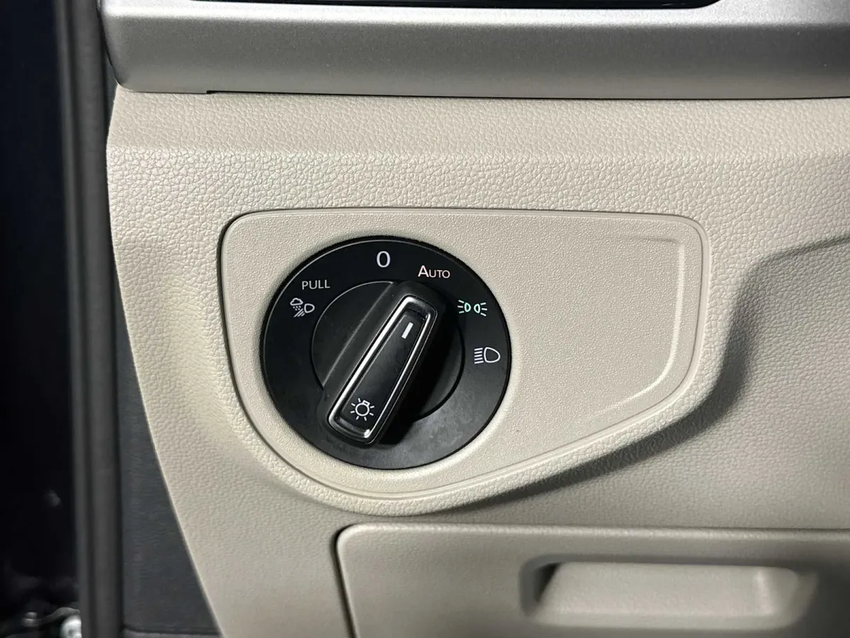 2022 Volkswagen Atlas 3.6L V6 SE w/Technology thumbnail 26
