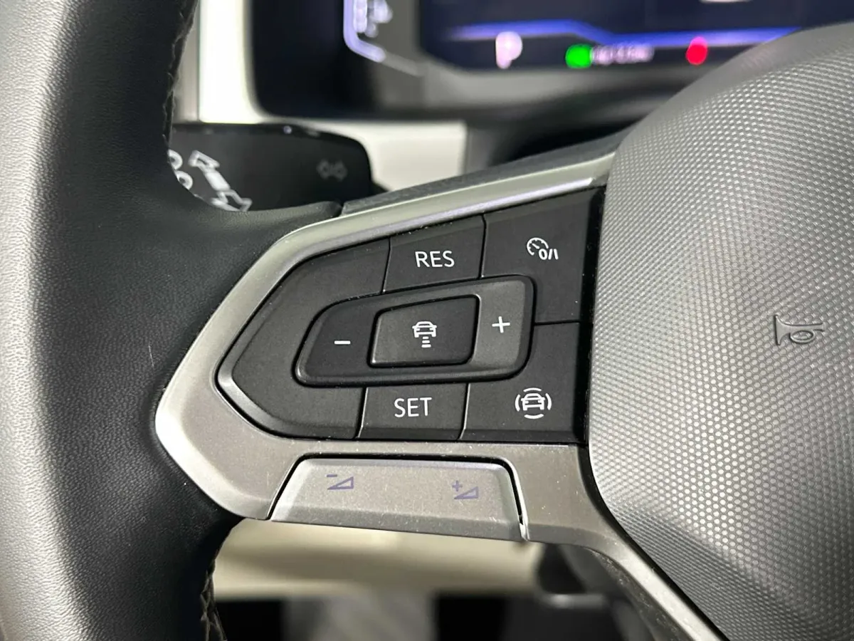 2022 Volkswagen Atlas 3.6L V6 SE w/Technology thumbnail 27