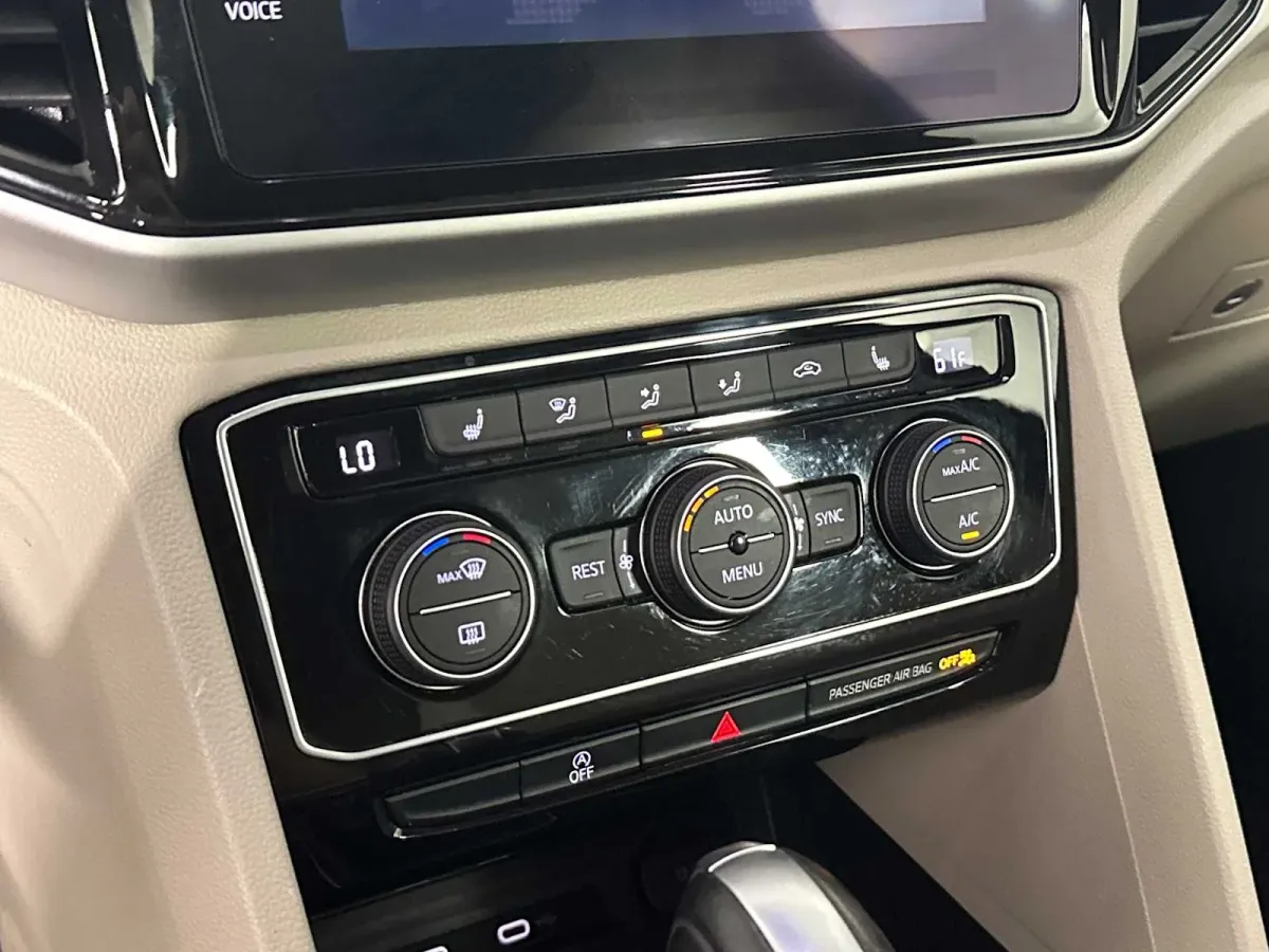 2022 Volkswagen Atlas 3.6L V6 SE w/Technology thumbnail 31