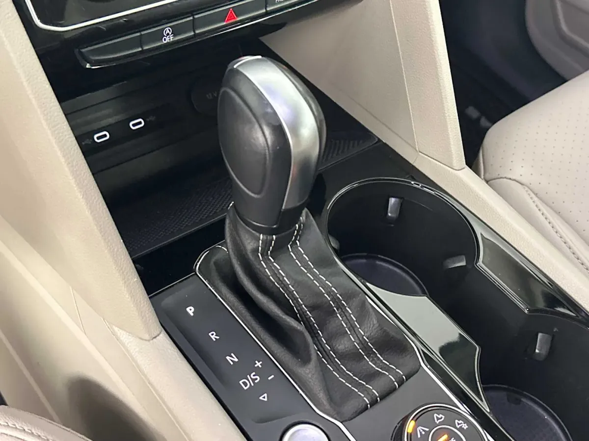 2022 Volkswagen Atlas 3.6L V6 SE w/Technology thumbnail 32