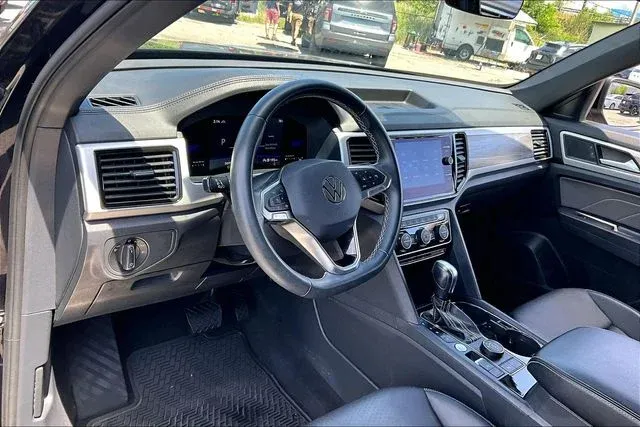 2022 Volkswagen Atlas Cross Sport 3.6L V6 SE w/Technology thumbnail 14