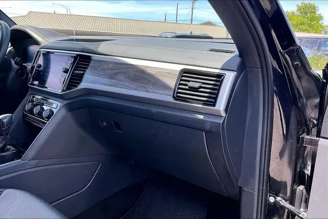 2022 Volkswagen Atlas Cross Sport 3.6L V6 SE w/Technology thumbnail 23