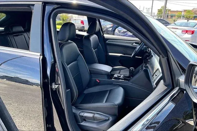 2022 Volkswagen Atlas Cross Sport 3.6L V6 SE w/Technology thumbnail 28