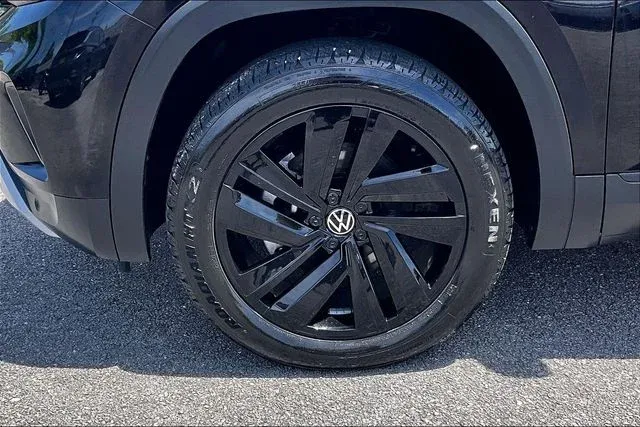 2022 Volkswagen Atlas Cross Sport 3.6L V6 SE w/Technology thumbnail 31