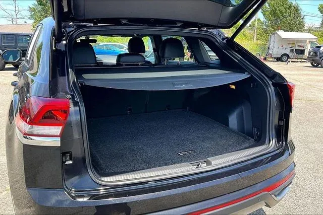 2022 Volkswagen Atlas Cross Sport 3.6L V6 SE w/Technology thumbnail 32