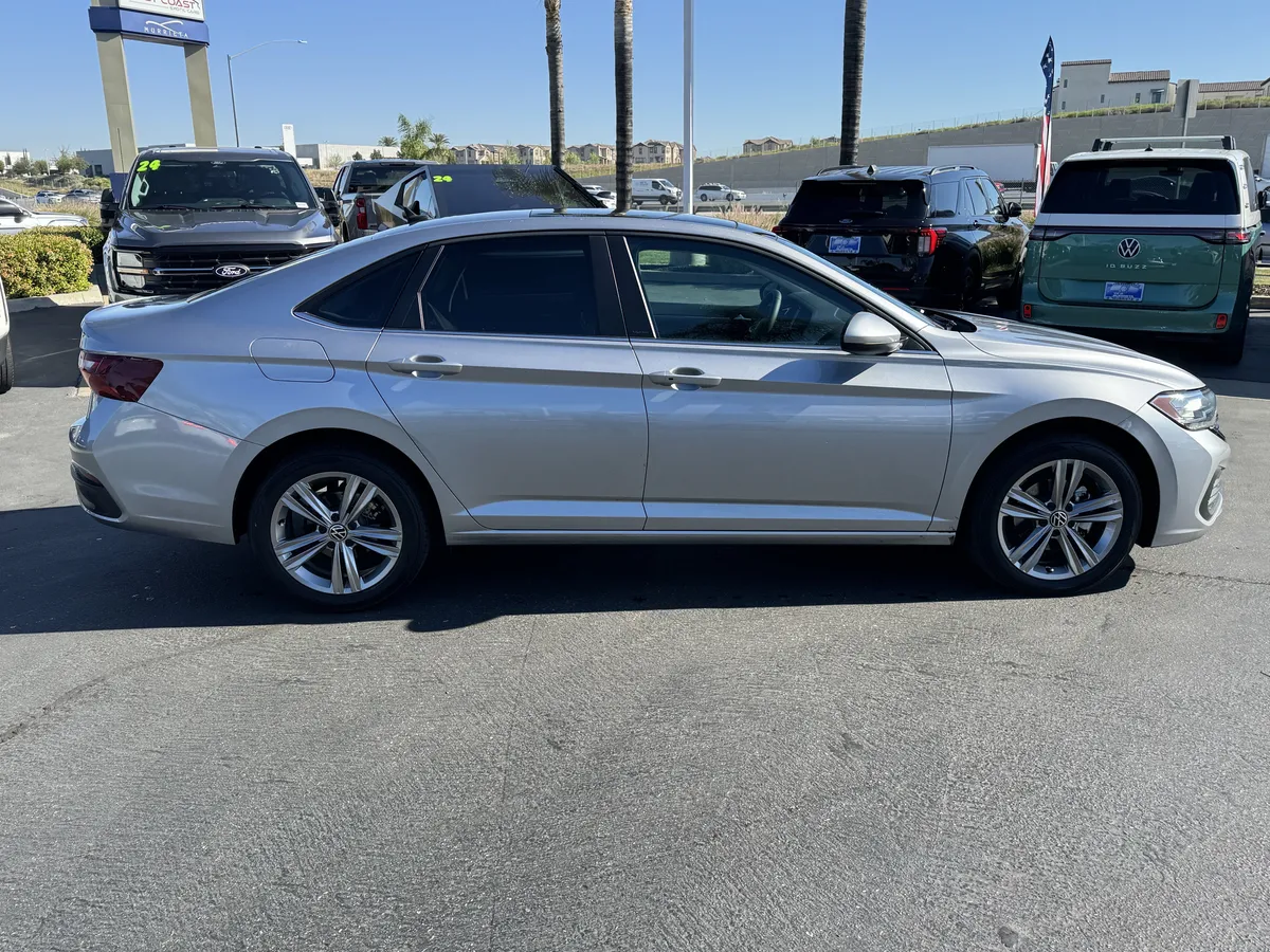 2022 Volkswagen Jetta SE thumbnail 10