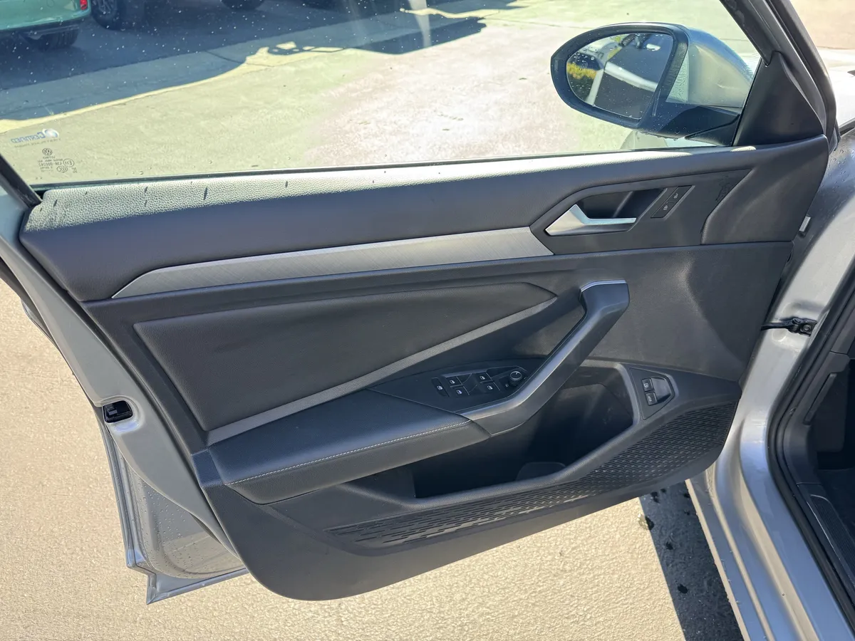2022 Volkswagen Jetta SE thumbnail 12