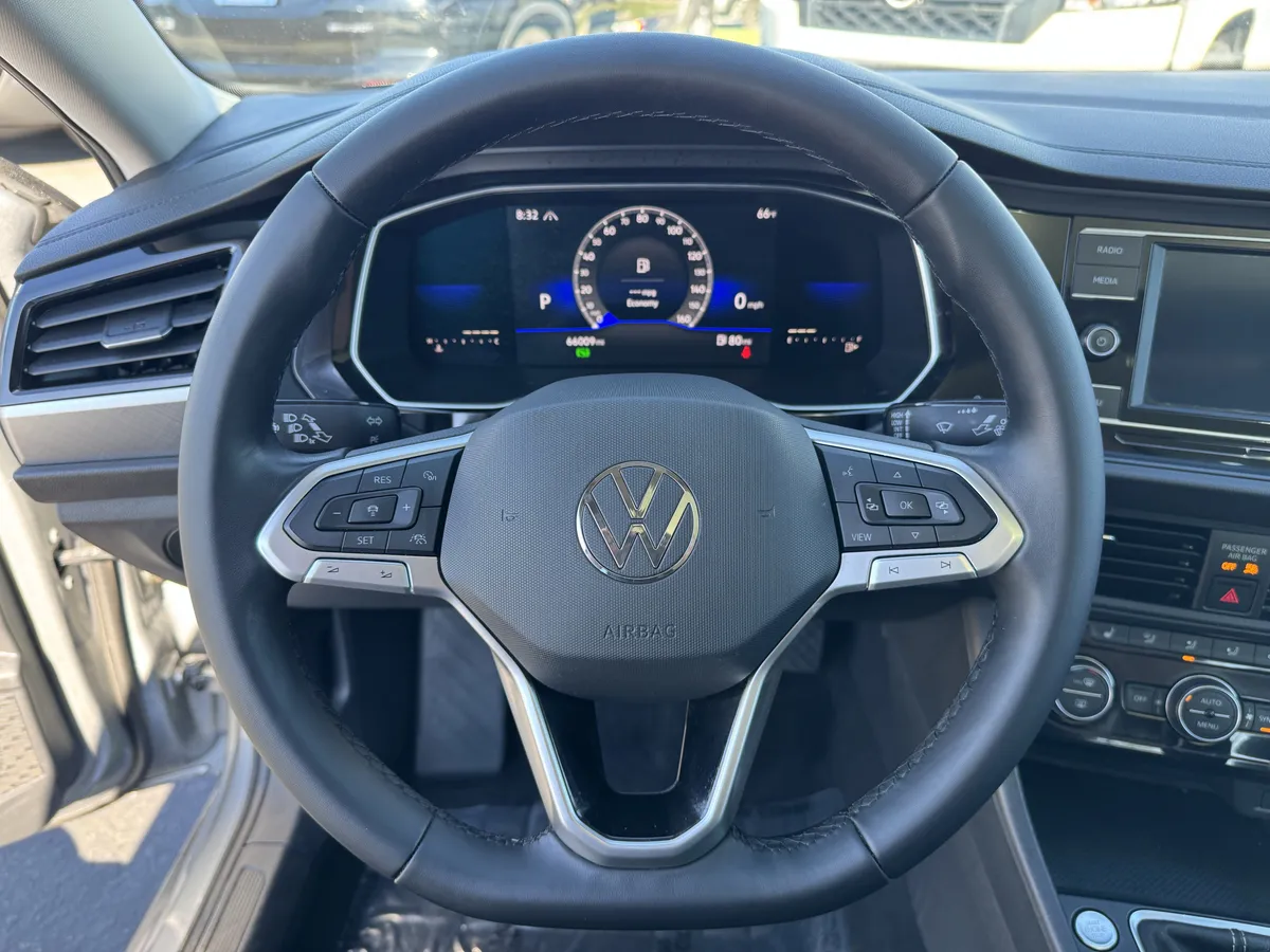 2022 Volkswagen Jetta SE thumbnail 18