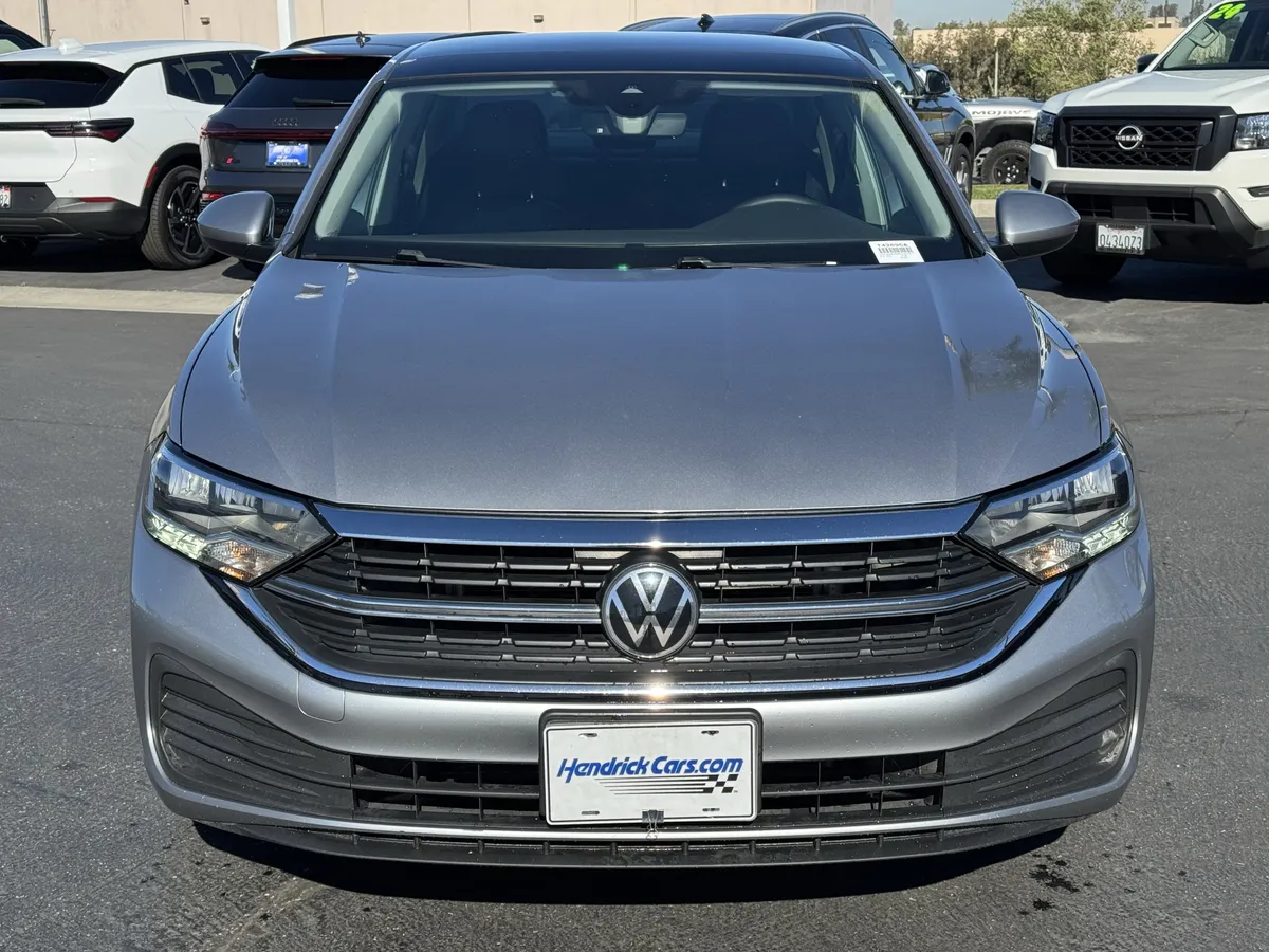2022 Volkswagen Jetta SE thumbnail 2
