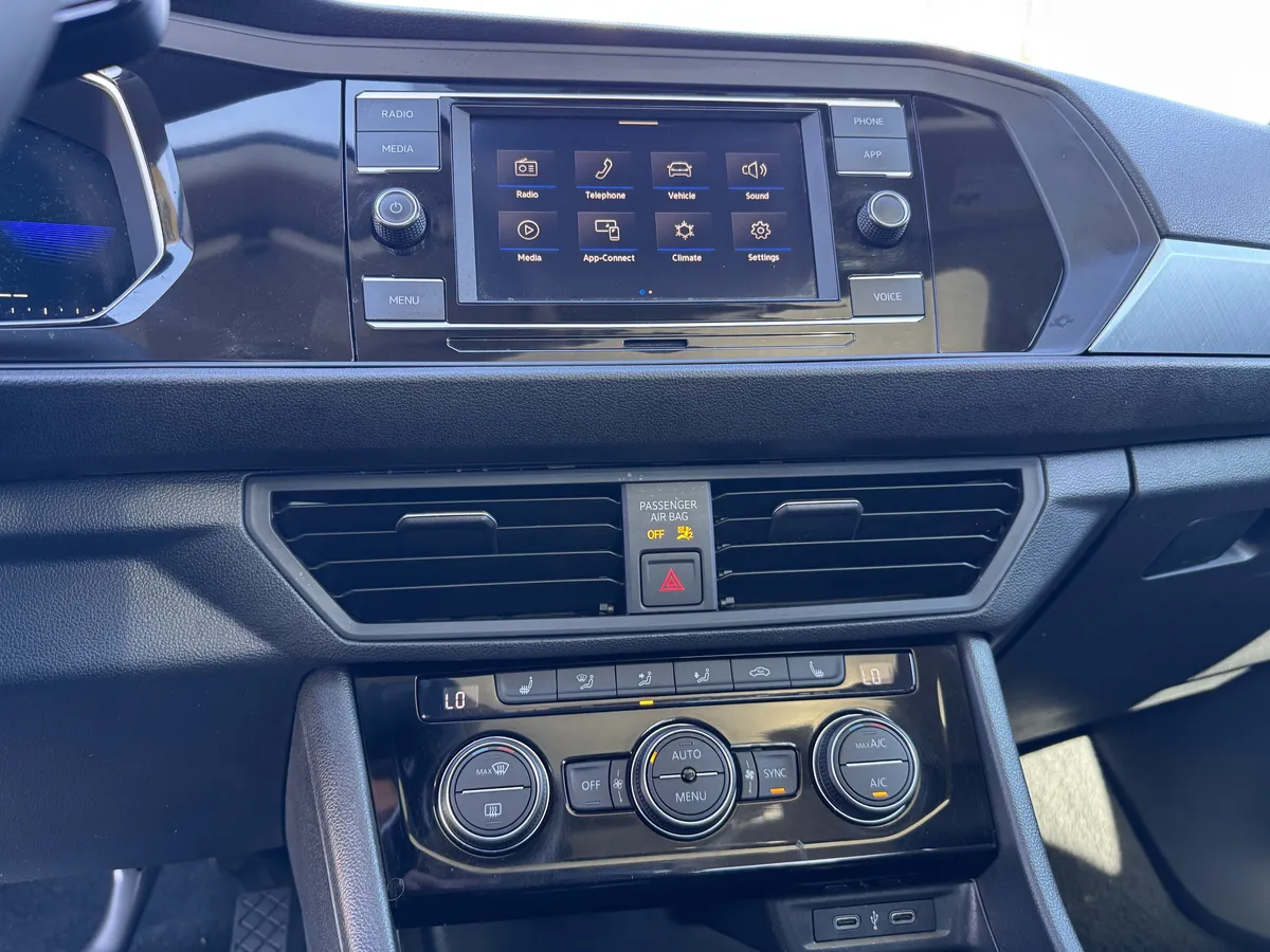2022 Volkswagen Jetta SE thumbnail 23