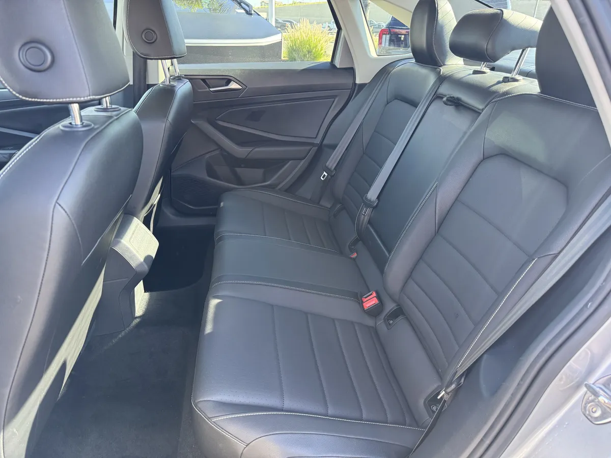 2022 Volkswagen Jetta SE thumbnail 32