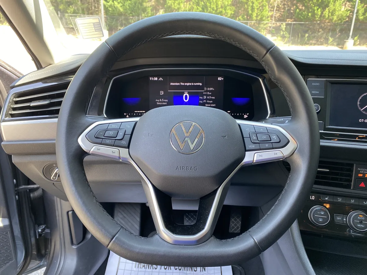 2022 Volkswagen Jetta SE thumbnail 16