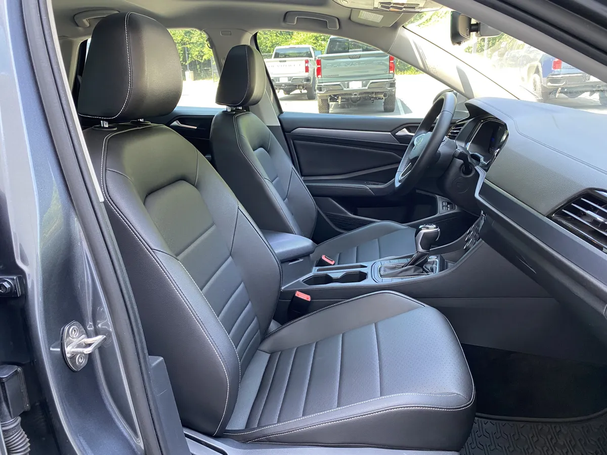 2022 Volkswagen Jetta SE thumbnail 32