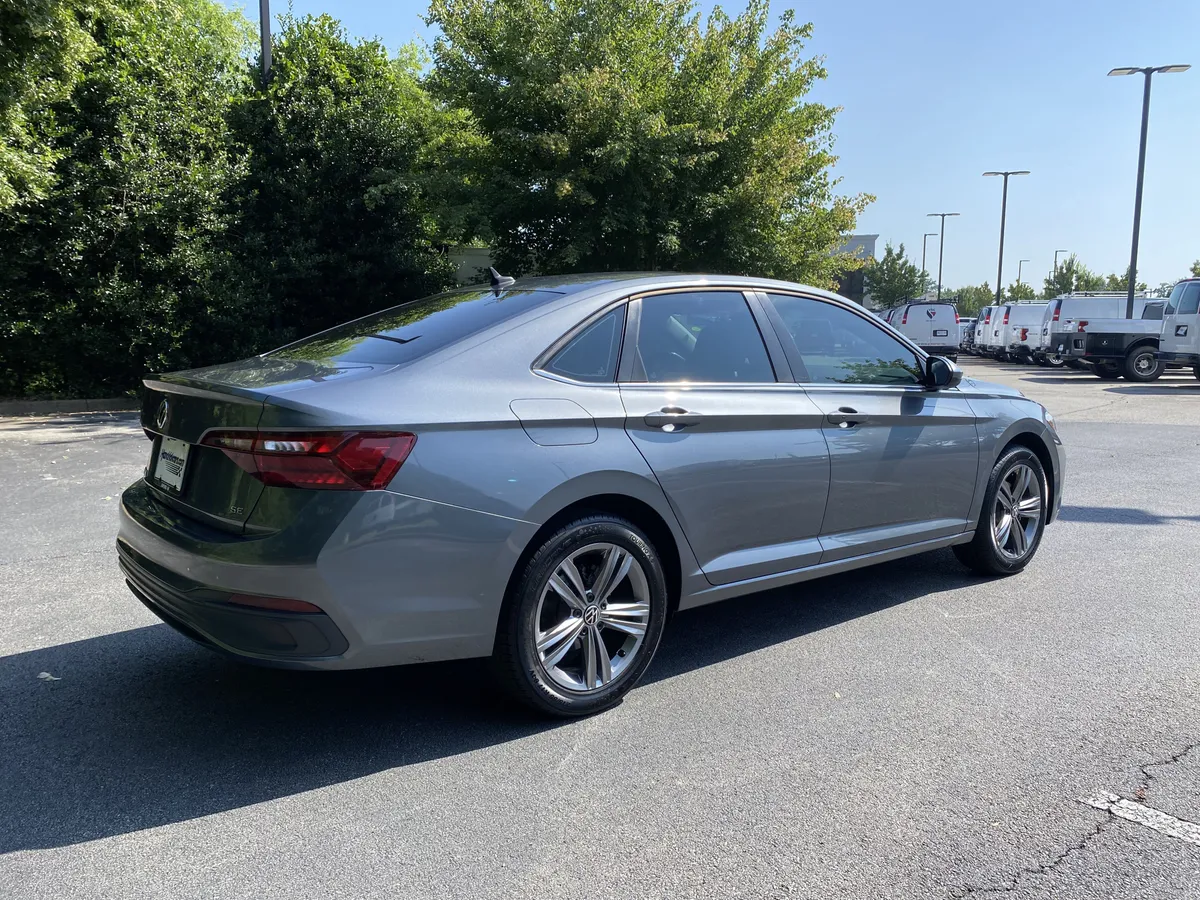 2022 Volkswagen Jetta SE thumbnail 8