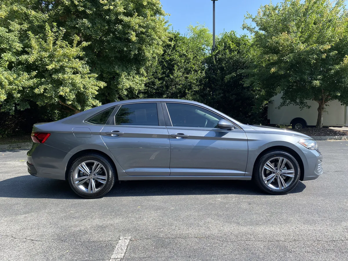 2022 Volkswagen Jetta SE thumbnail 9