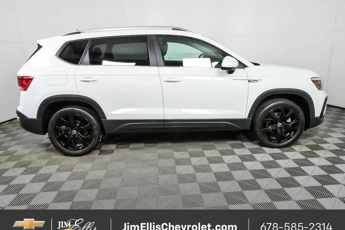 2022 Volkswagen Taos 1.5T SE thumbnail 2