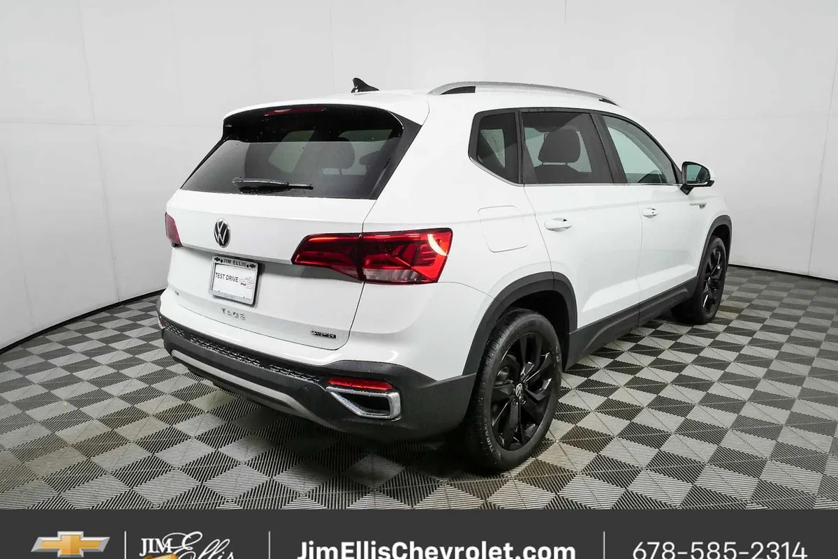 2022 Volkswagen Taos 1.5T SE thumbnail 3