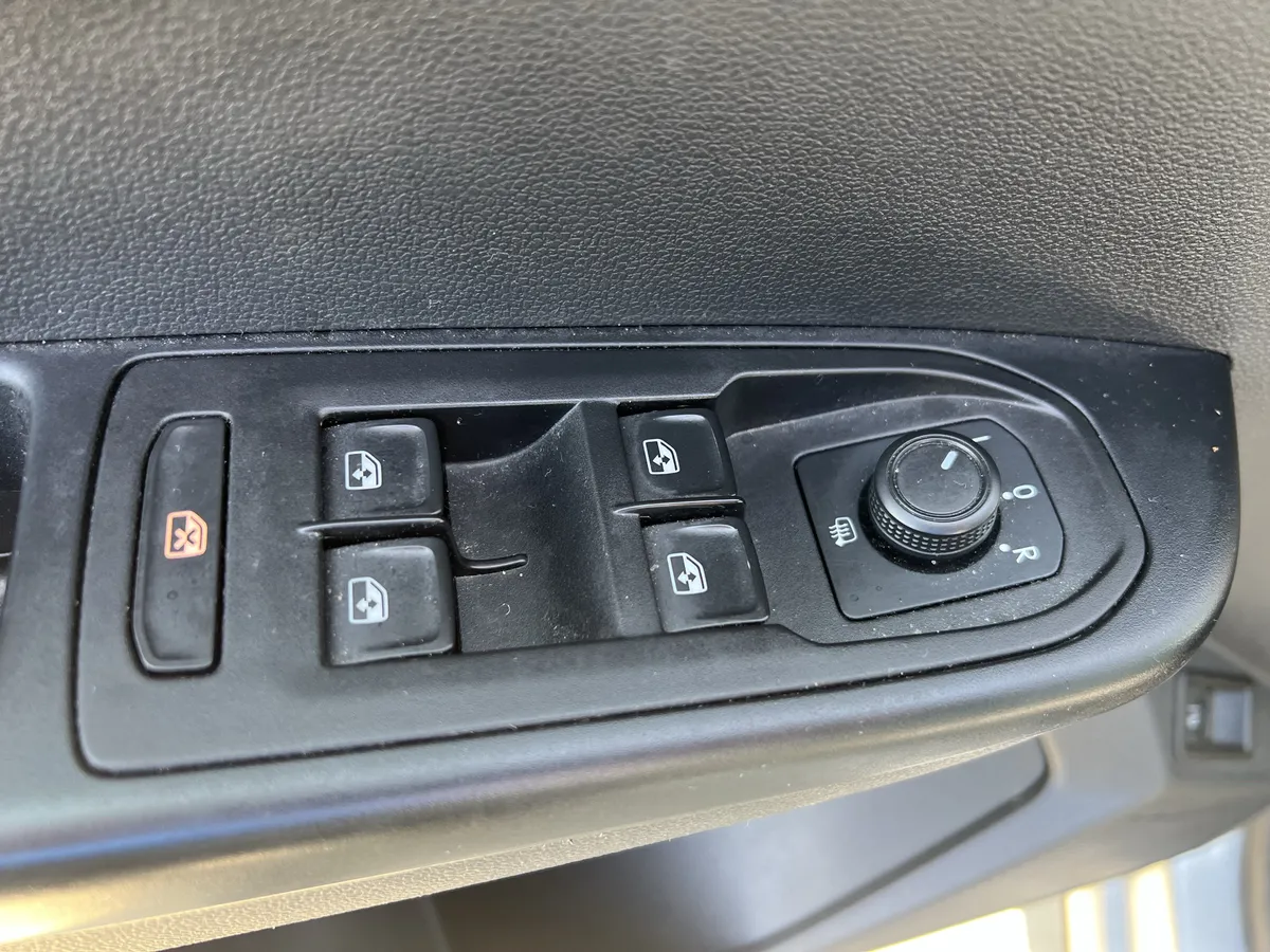 2022 Volkswagen Taos S thumbnail 14