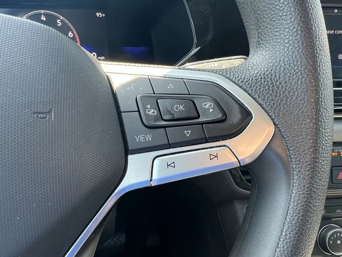 2022 Volkswagen Taos S thumbnail 19