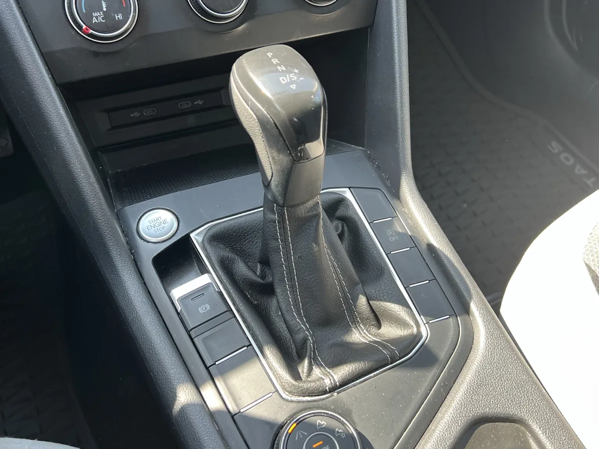 2022 Volkswagen Taos S thumbnail 25