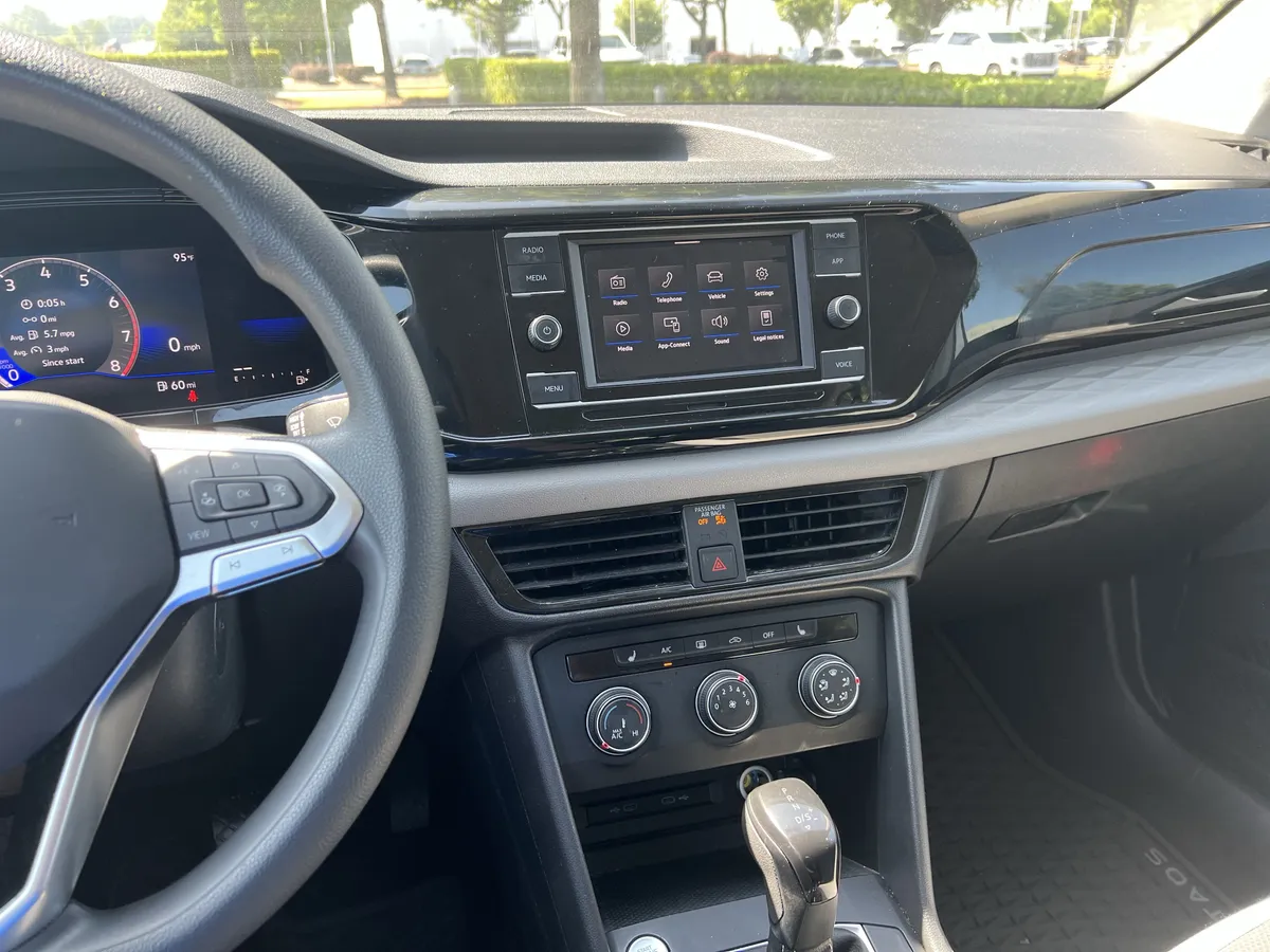 2022 Volkswagen Taos S thumbnail 30