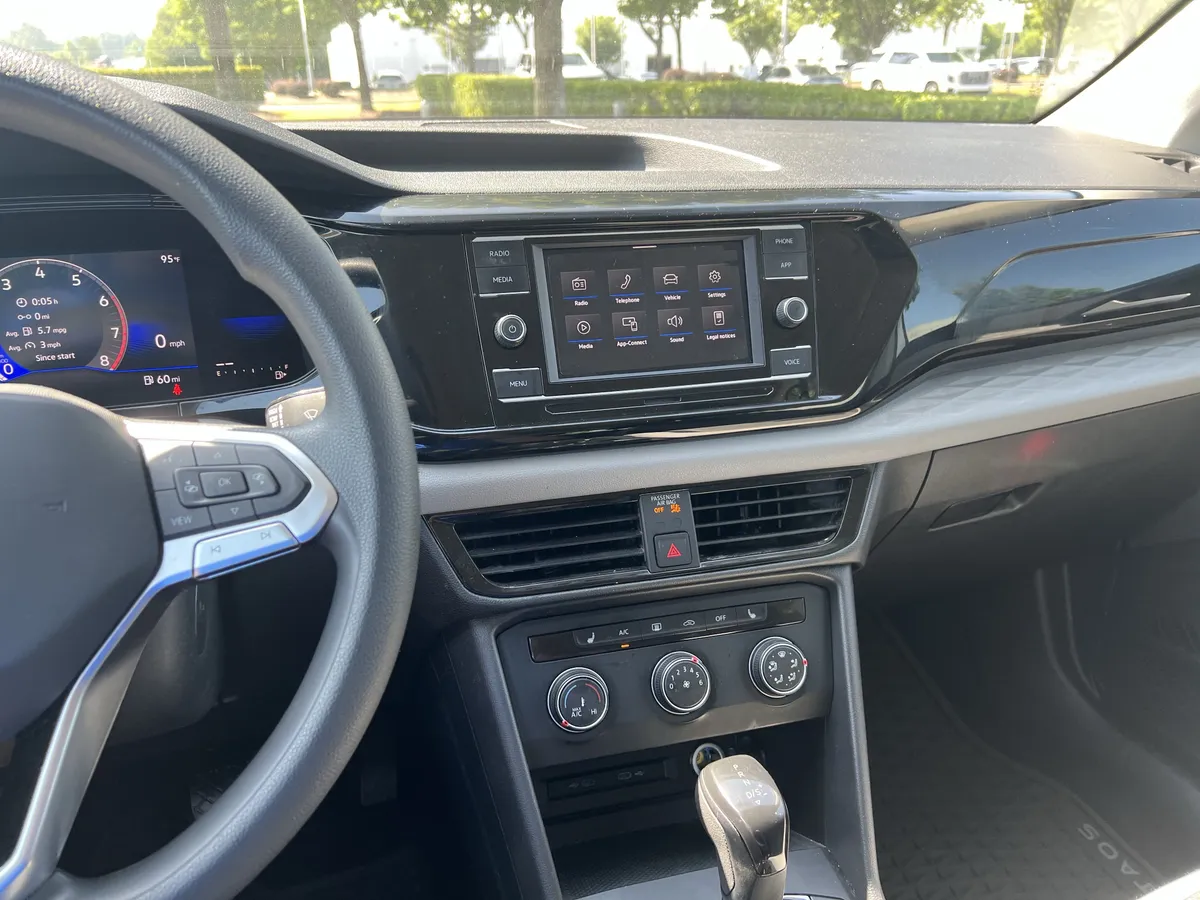 2022 Volkswagen Taos S thumbnail 31