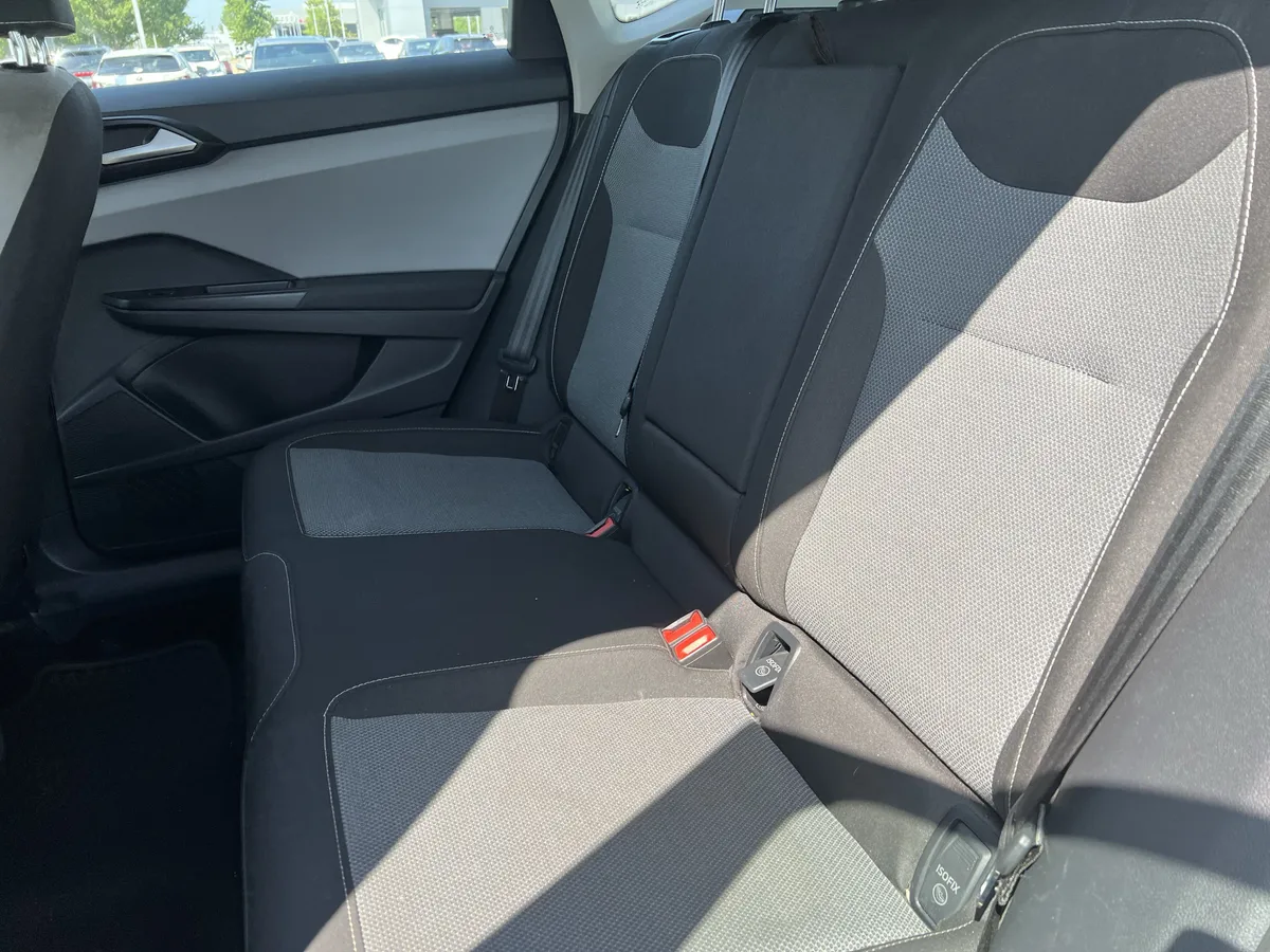 2022 Volkswagen Taos S thumbnail 33