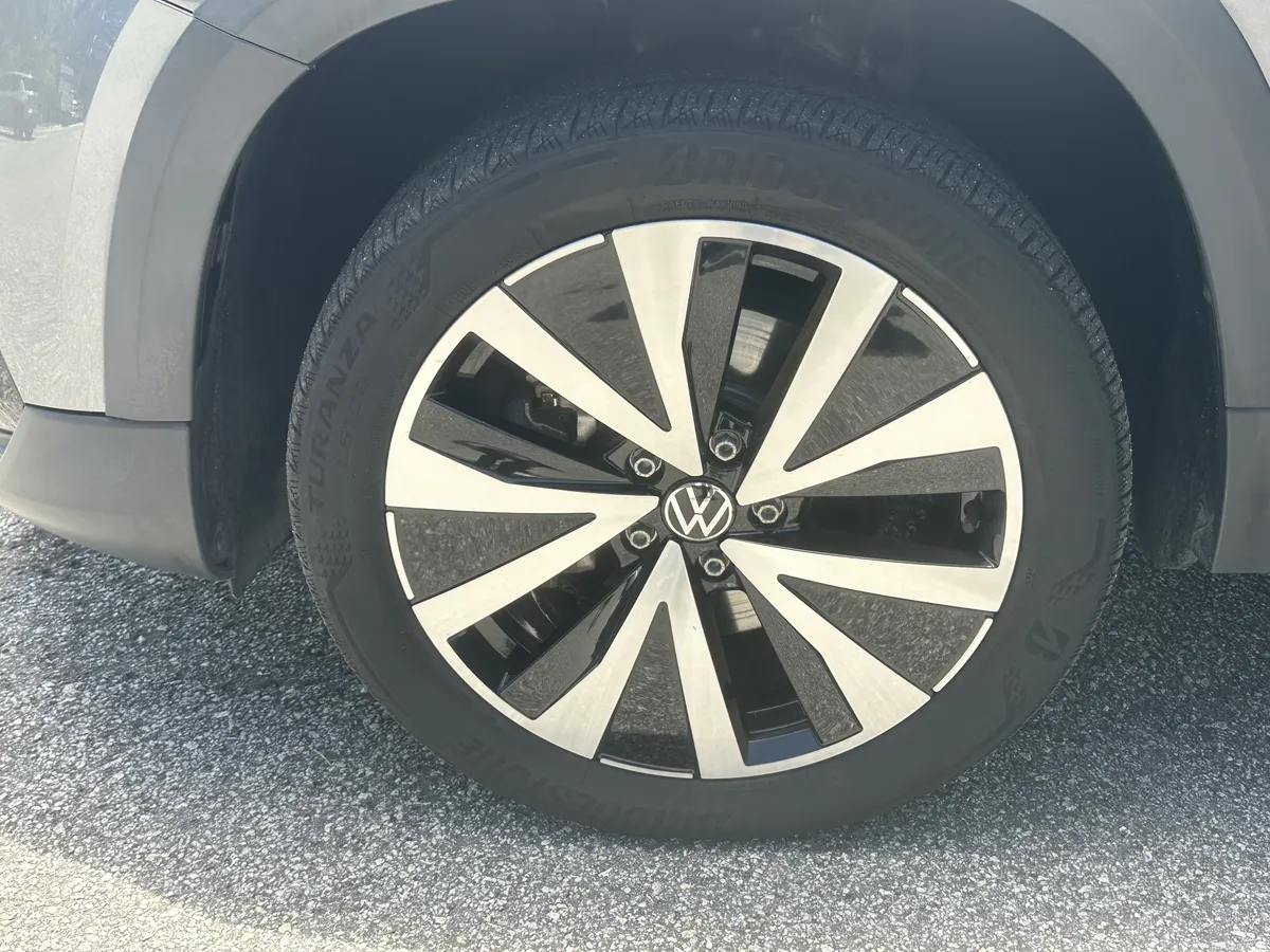 2022 Volkswagen Taos SE thumbnail 10
