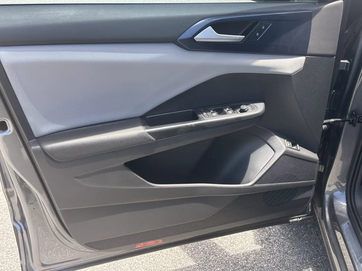 2022 Volkswagen Taos SE thumbnail 11