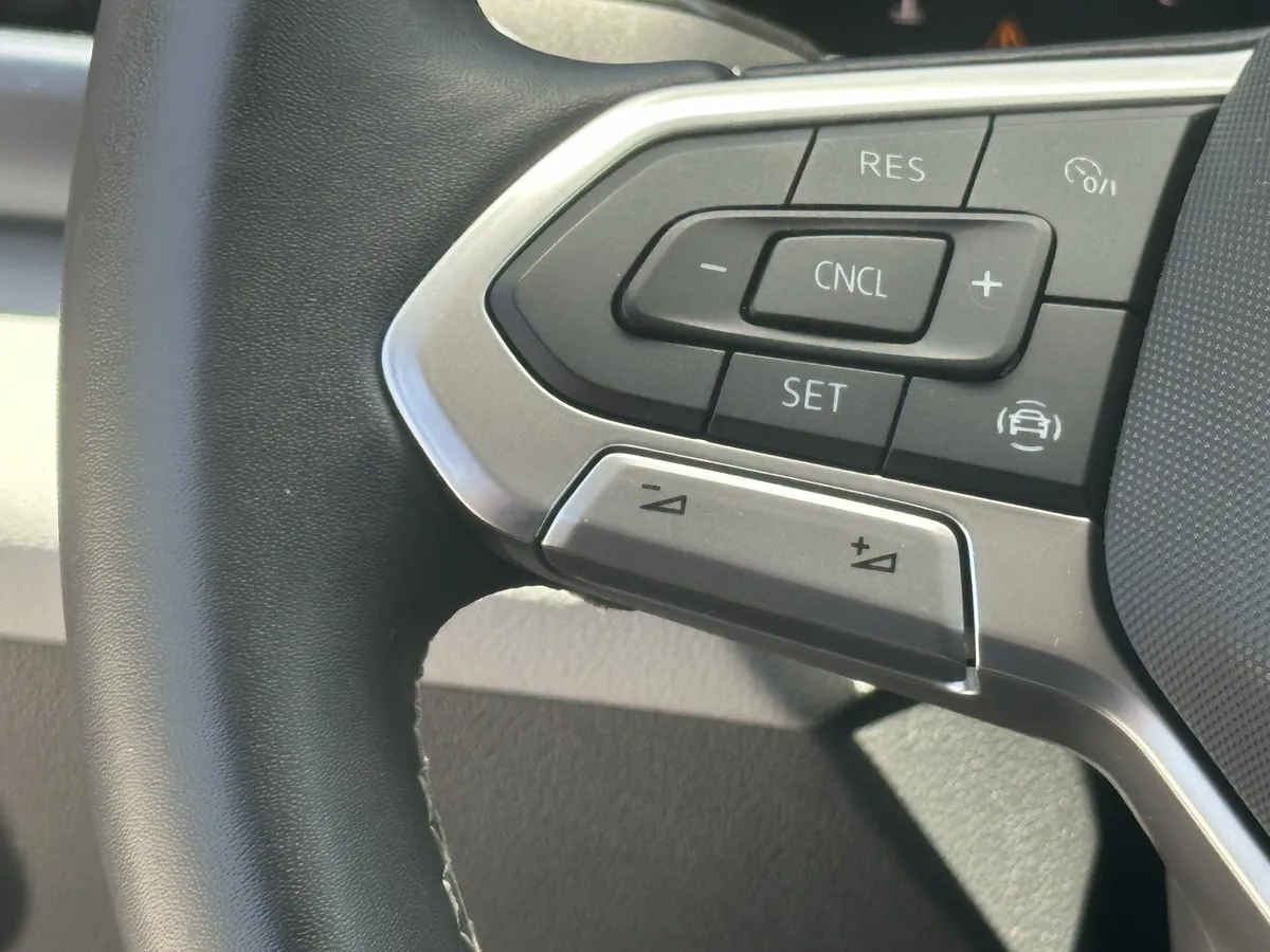 2022 Volkswagen Taos SE thumbnail 19