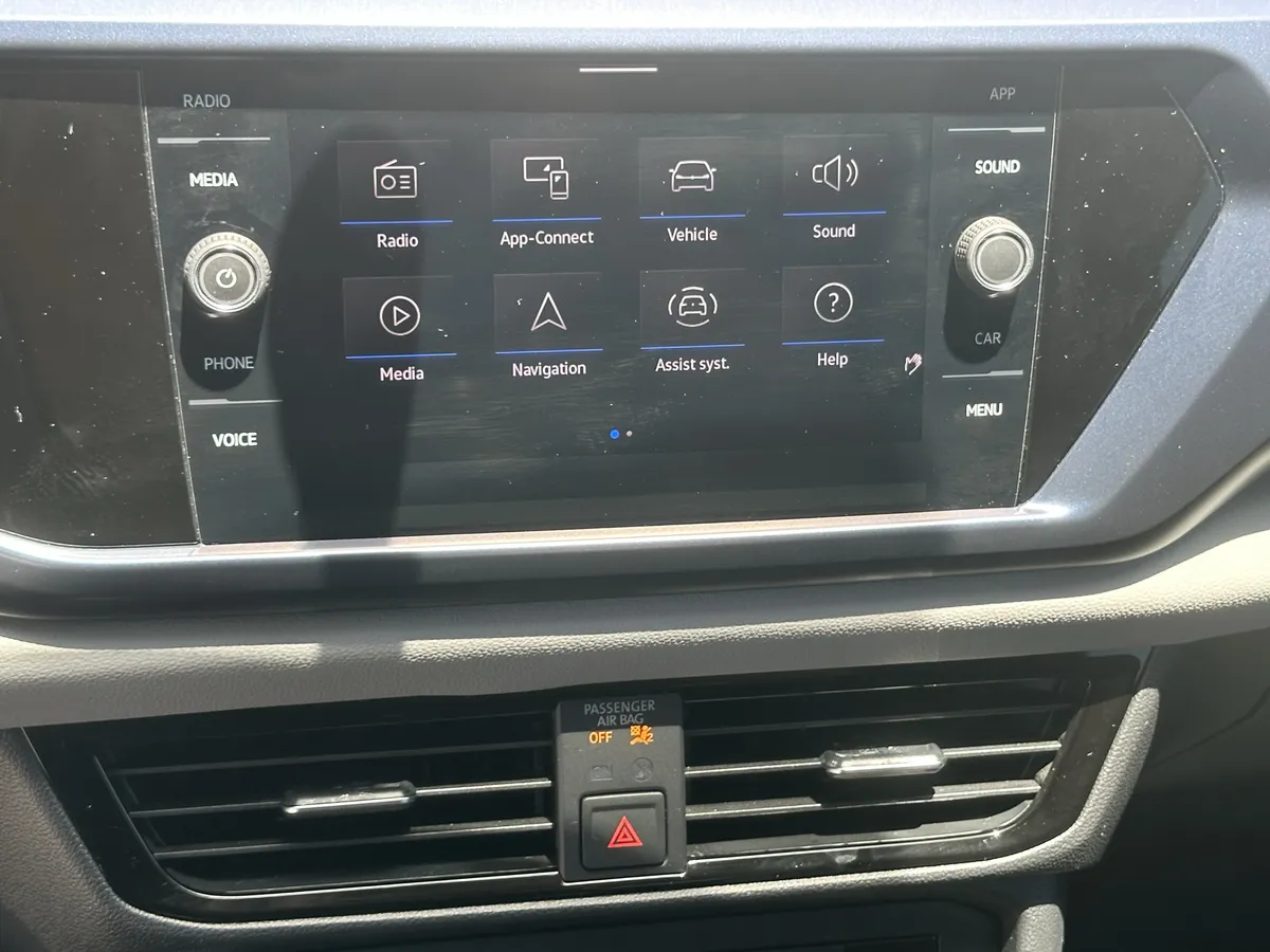 2022 Volkswagen Taos SE thumbnail 23