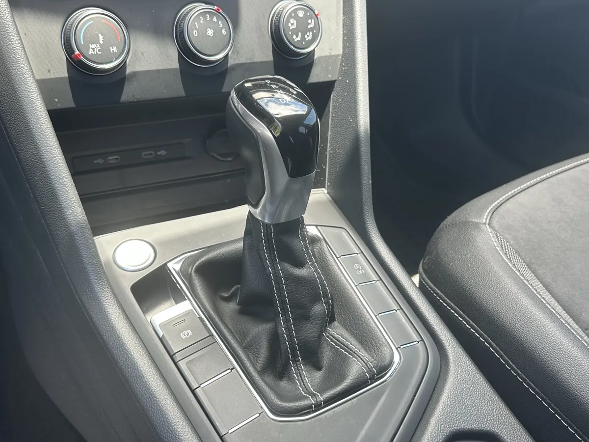 2022 Volkswagen Taos SE thumbnail 26