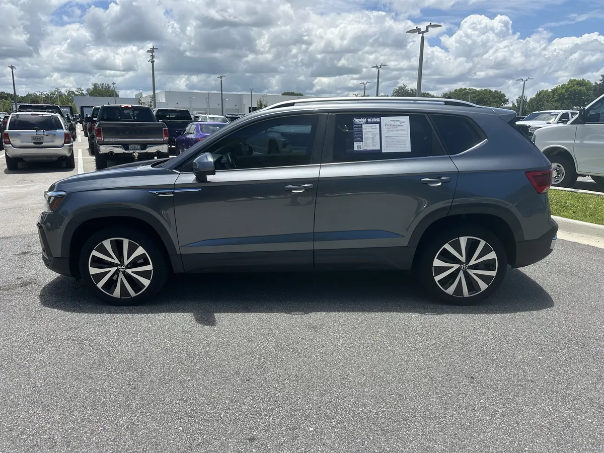 2022 Volkswagen Taos SE thumbnail 5