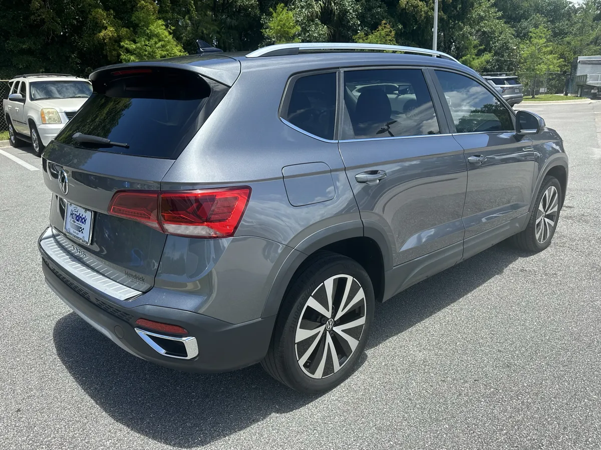 2022 Volkswagen Taos SE thumbnail 8