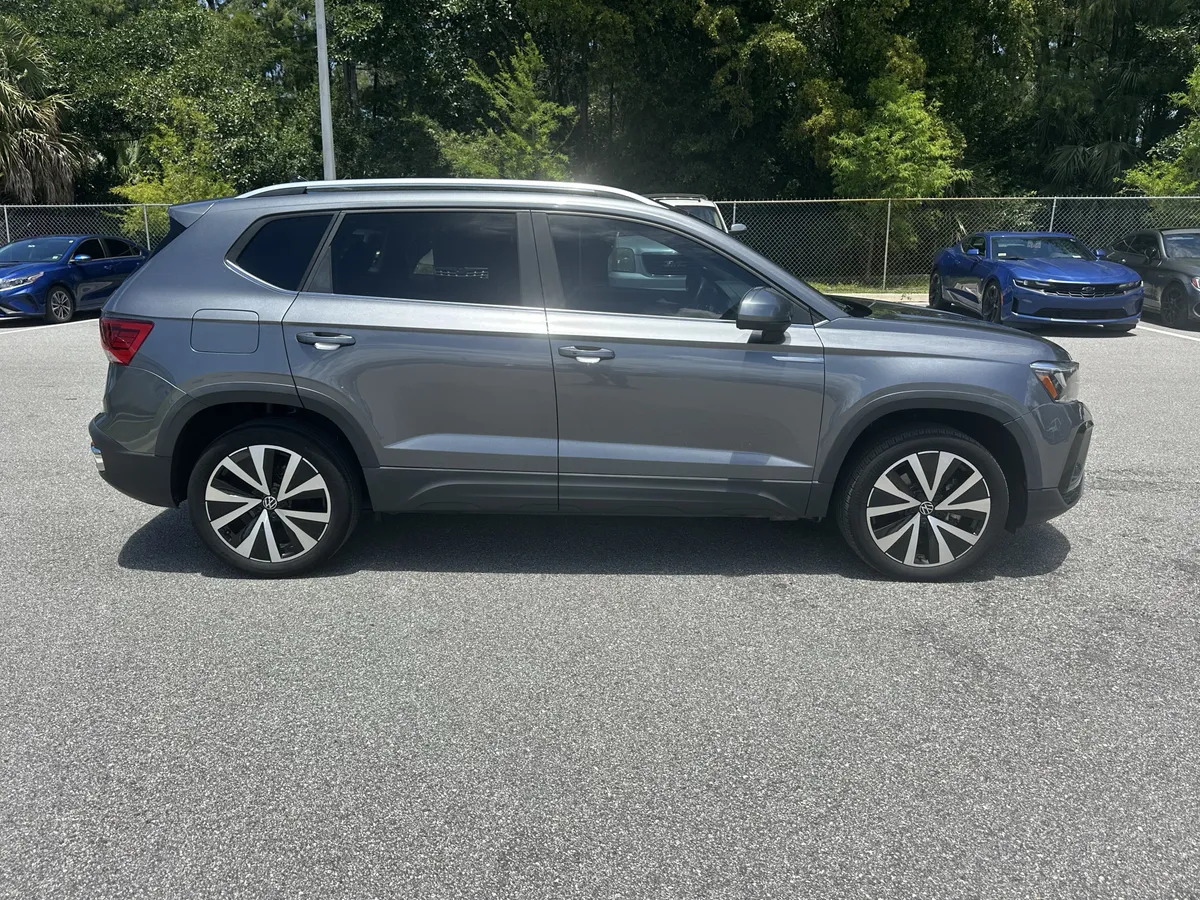 2022 Volkswagen Taos SE thumbnail 9