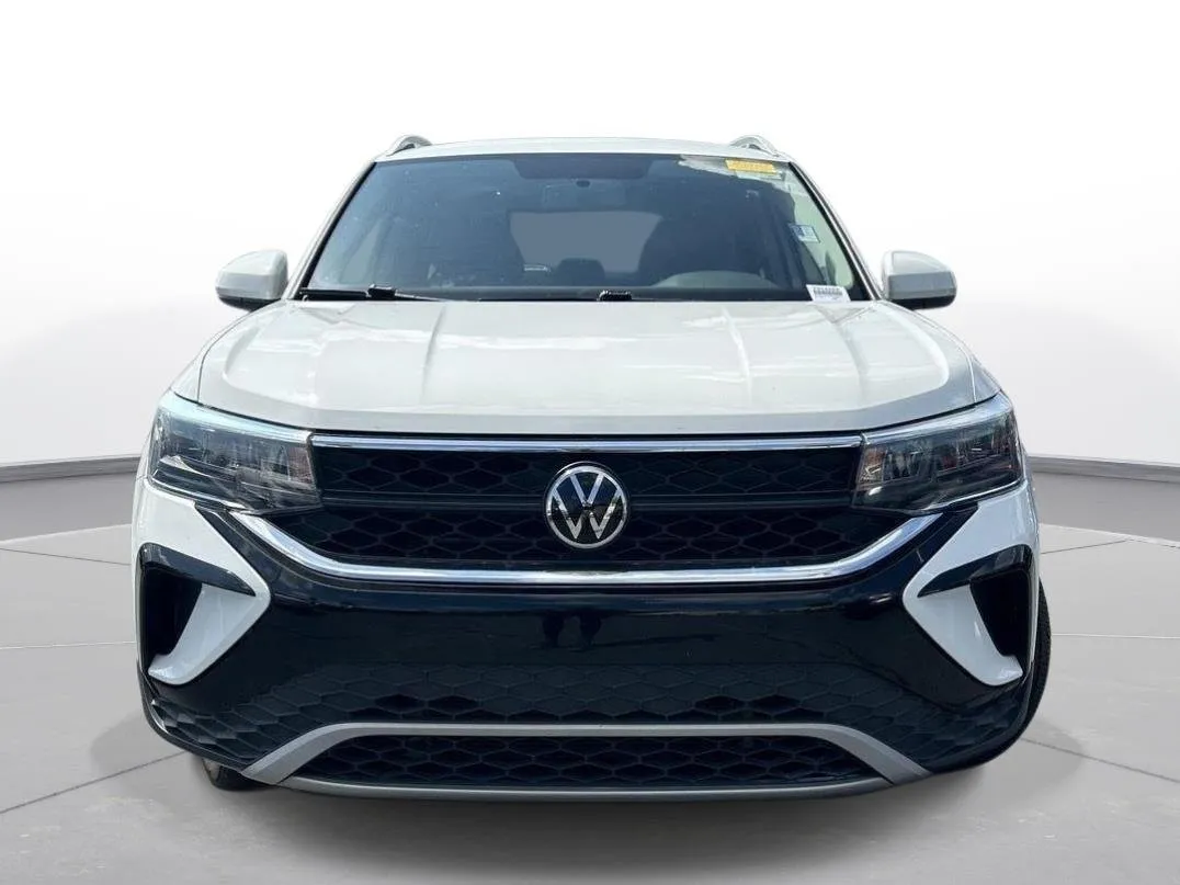2022 Volkswagen Taos SE thumbnail 3